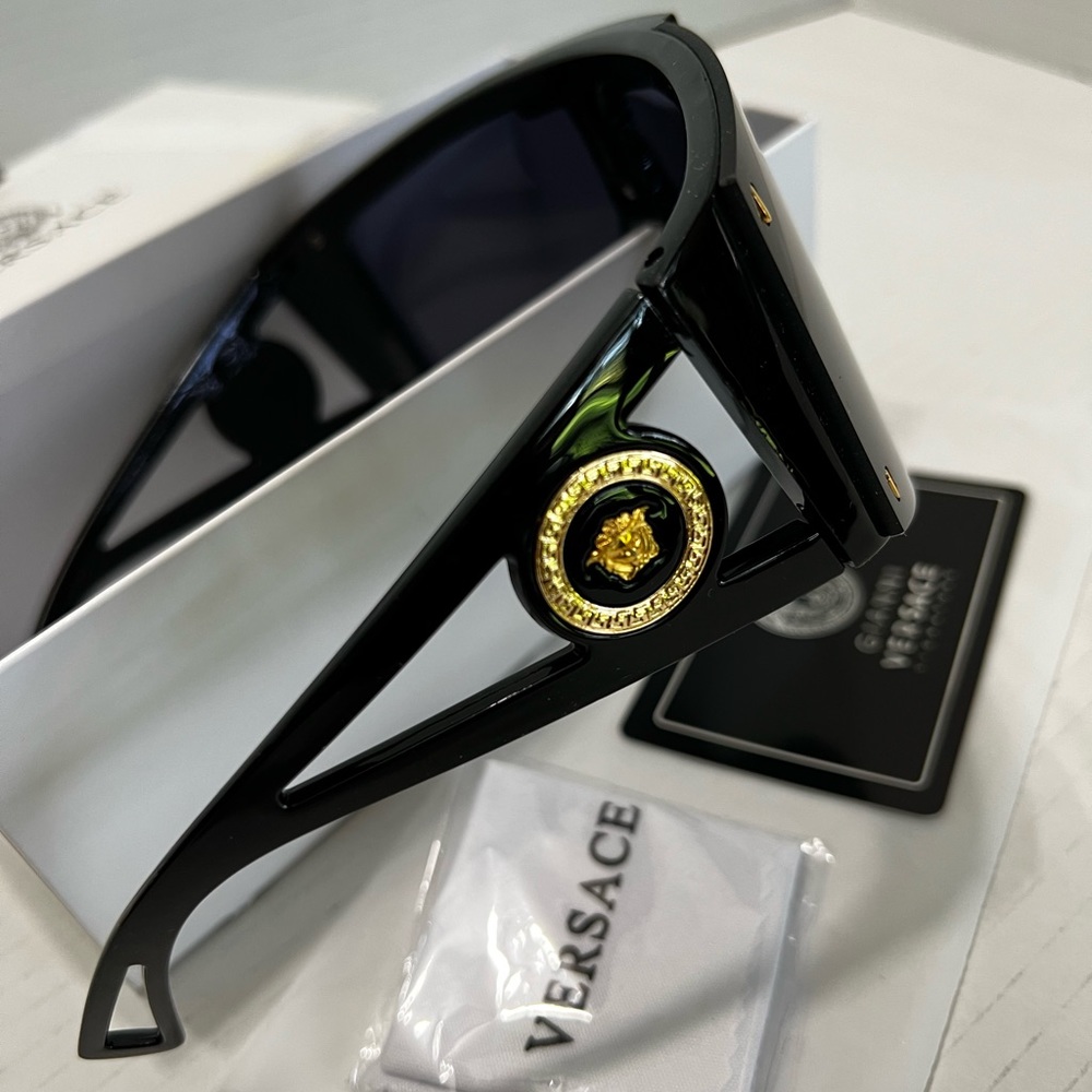 Medusa Visor Sunglasses 💘😎